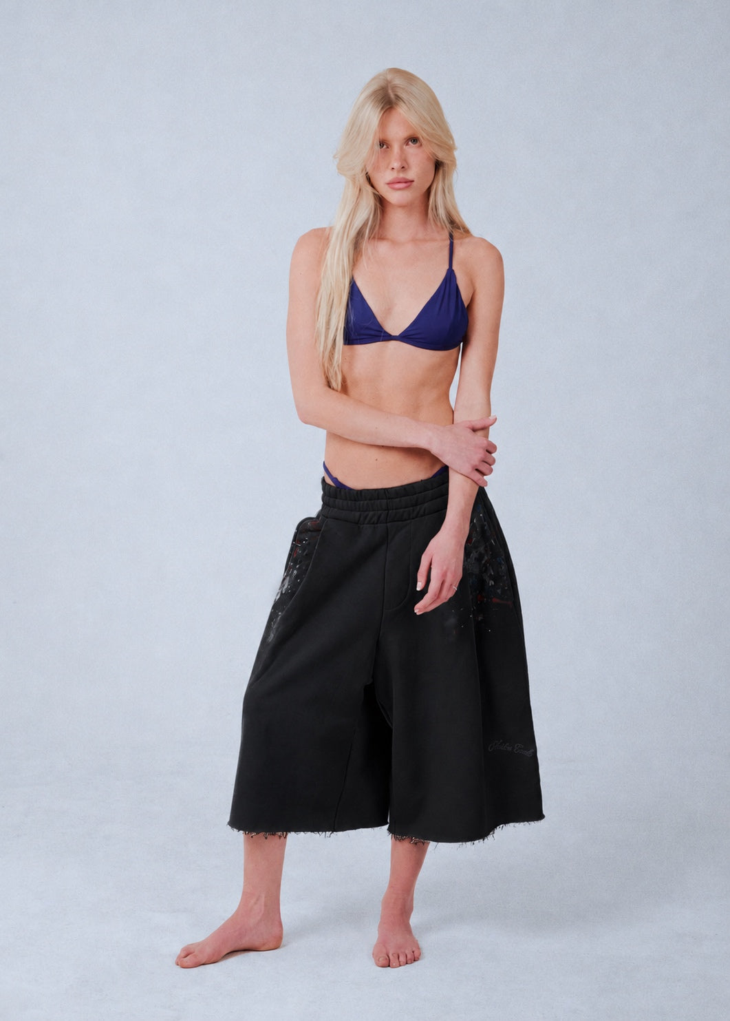 WIDE-LEG CAPRI TROUSERS IN BLACK
